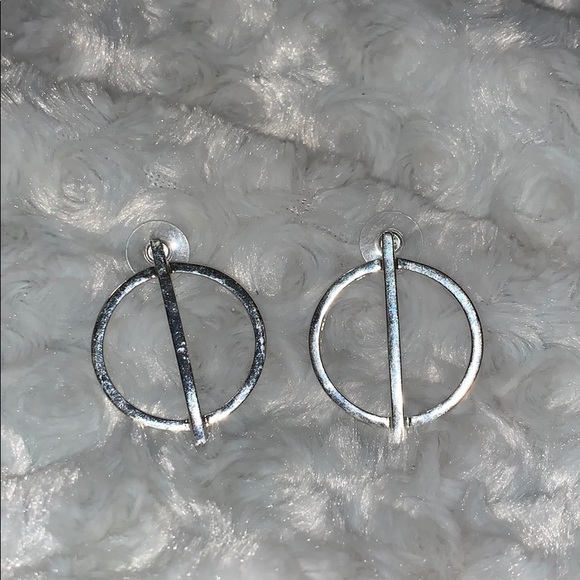 boutique Jewelry - Silver tone circle earrings